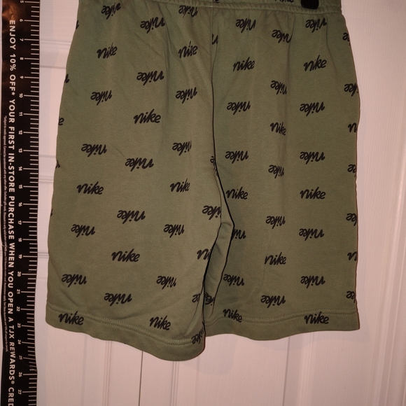 Nike Green Men's Shorts - Picture 6 of 7